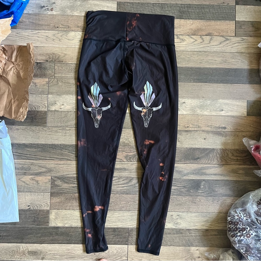 🛍️ MOVING SALE • Teeki cow Skull tie dye print leggings M